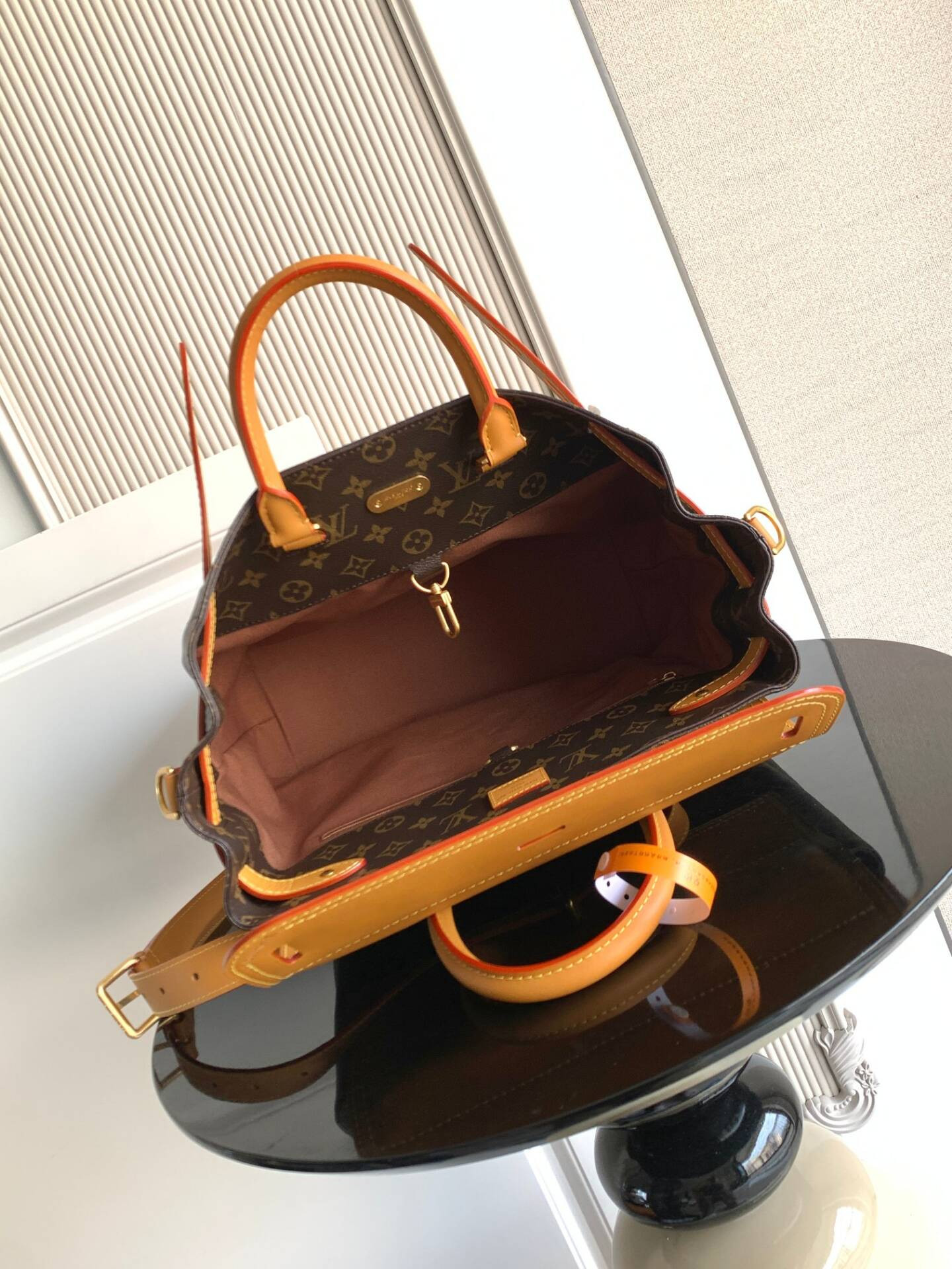 LV Backpack M25989 32x33x14cm - Image 5