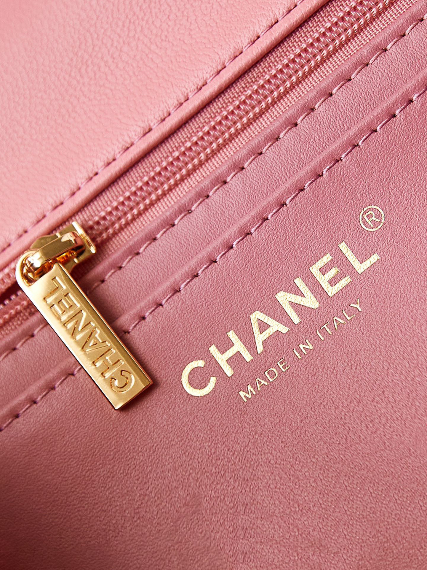CHANEL MINI CLASSIC HANDBAG 12 ¡Á 20 ¡Á 6 cm - Image 9