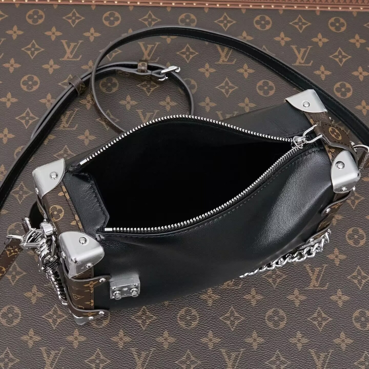 LV SIDE TRUNK VIBE Medium Handbag M15195 16x8.5x23.5cm - Image 5