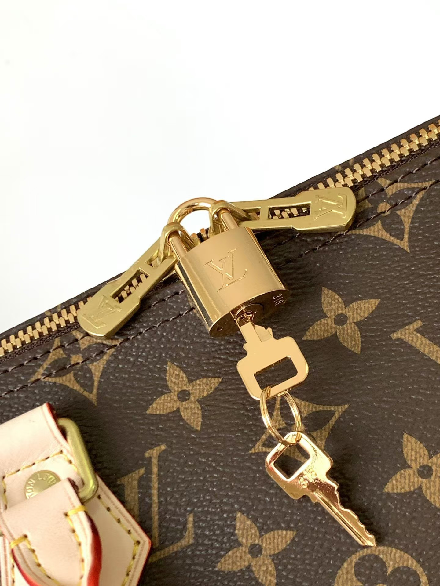 LV Speedy Bandouli¨¨re 35 M46981 13.8 x 9.1 x 7.1 inches - Image 5