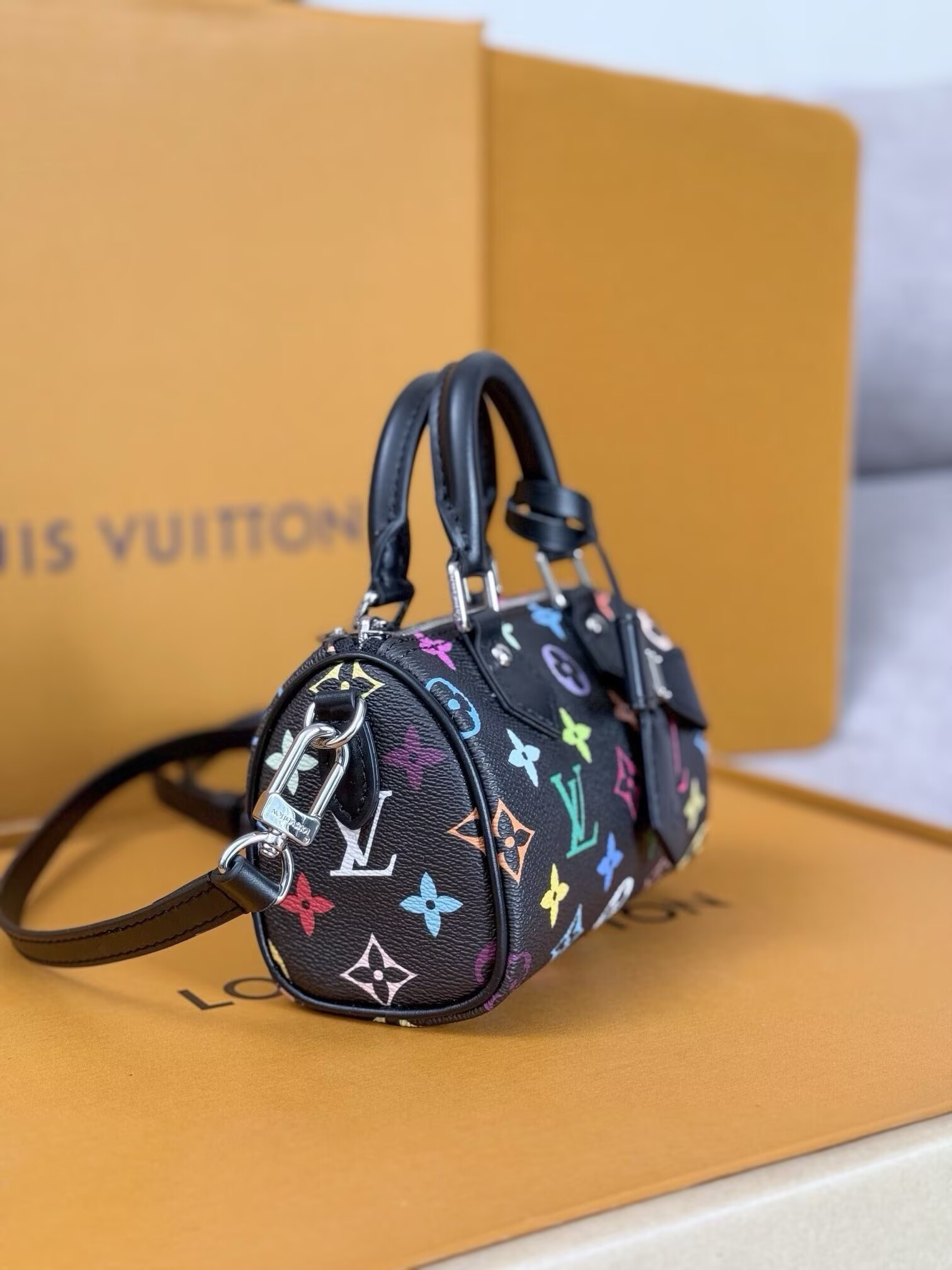 LV NANO SPEEDY M13406 16x11x9cm - Image 4