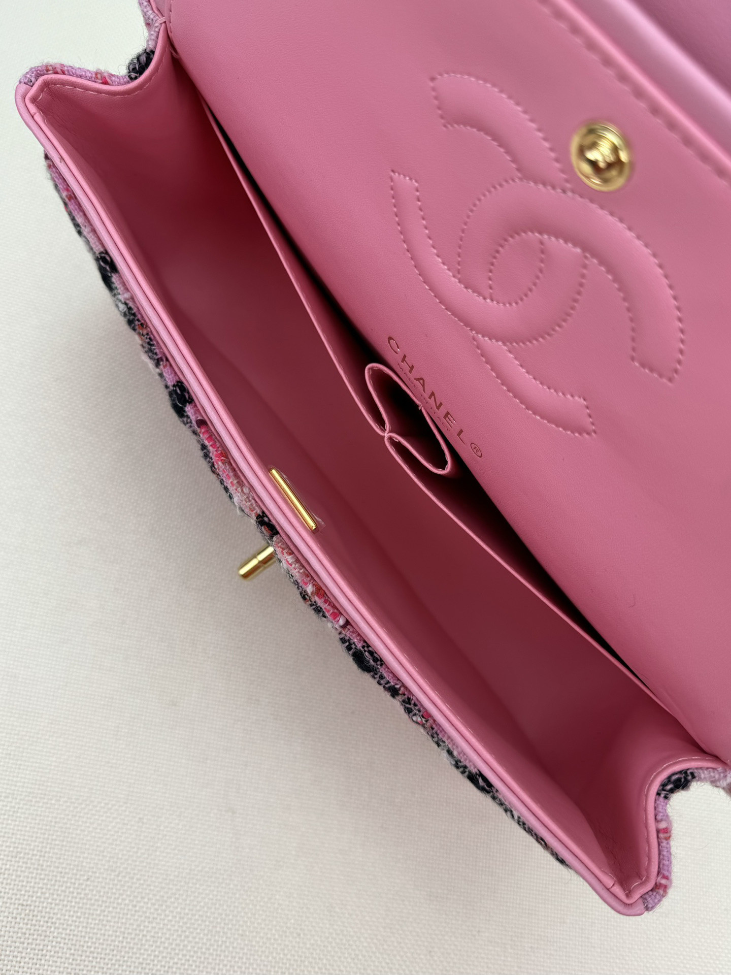 CHANEL CLASSIC HANDBAG 25cm - Image 9