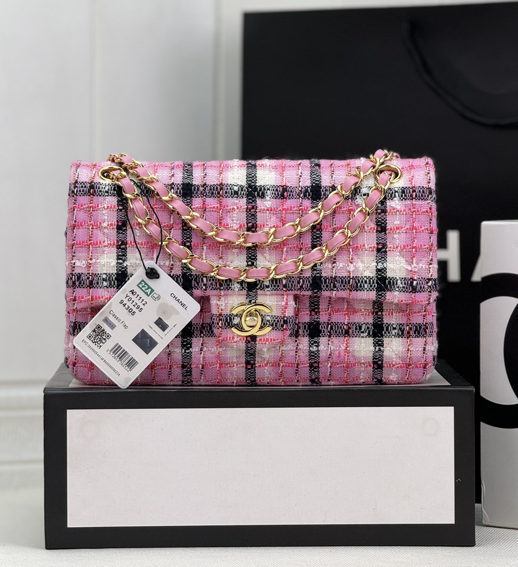 CHANEL CLASSIC HANDBAG 25cm - Image 2