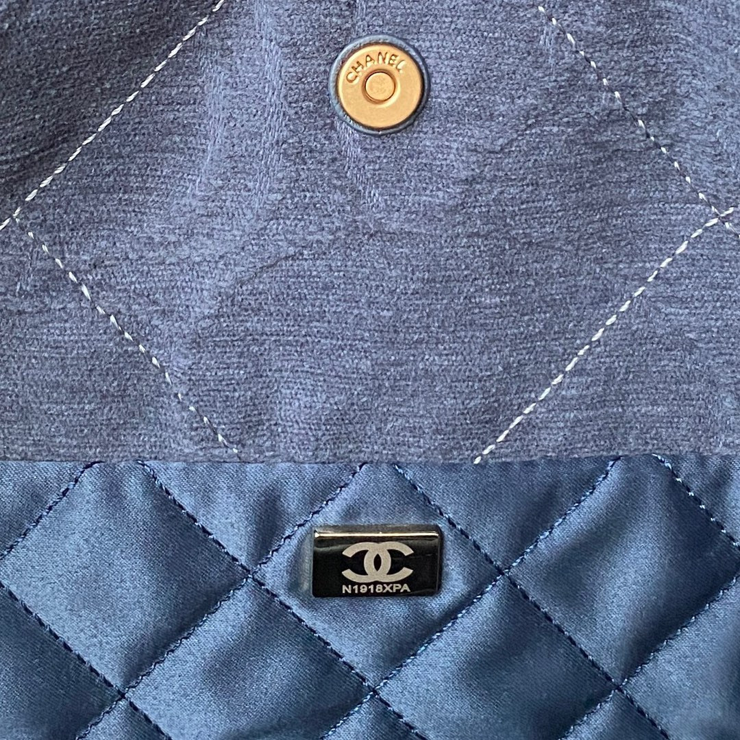 CHANEL 22 SMALL HANDBAG velvet NAVY 13.7¡Á14.4¡Á2.7 in - Image 10