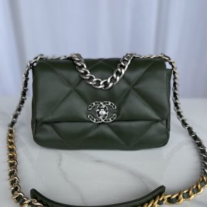 CHANEL 19 HANDBAG Shiny Leather, Gold-Tone, Silver-Tone & Ruthenium-Finish Metal Dark Green 6.2 ¡Á 10.1 ¡Á 3.5 in