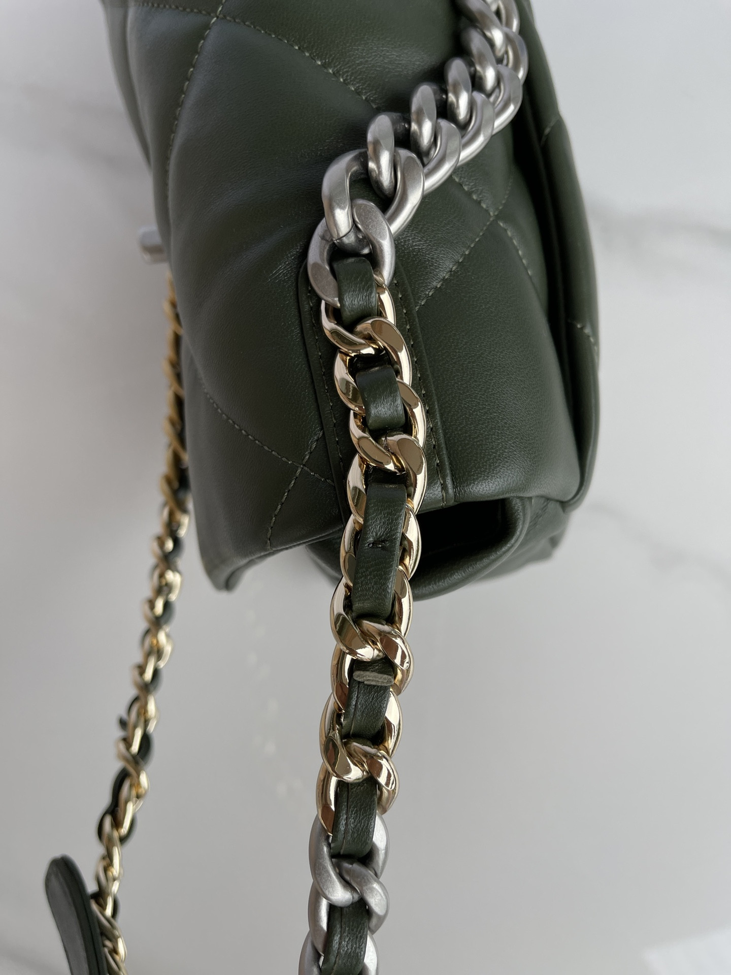 CHANEL 19 HANDBAG Shiny Leather, Gold-Tone, Silver-Tone & Ruthenium-Finish Metal Dark Green 6.2 ¡Á 10.1 ¡Á 3.5 in - Image 7