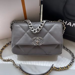 CHANEL 19 HANDBAG Shiny Leather, Gold-Tone, Silver-Tone & Ruthenium-Finish Metal Dark Gray 6.2 ¡Á 10.1 ¡Á 3.5 in