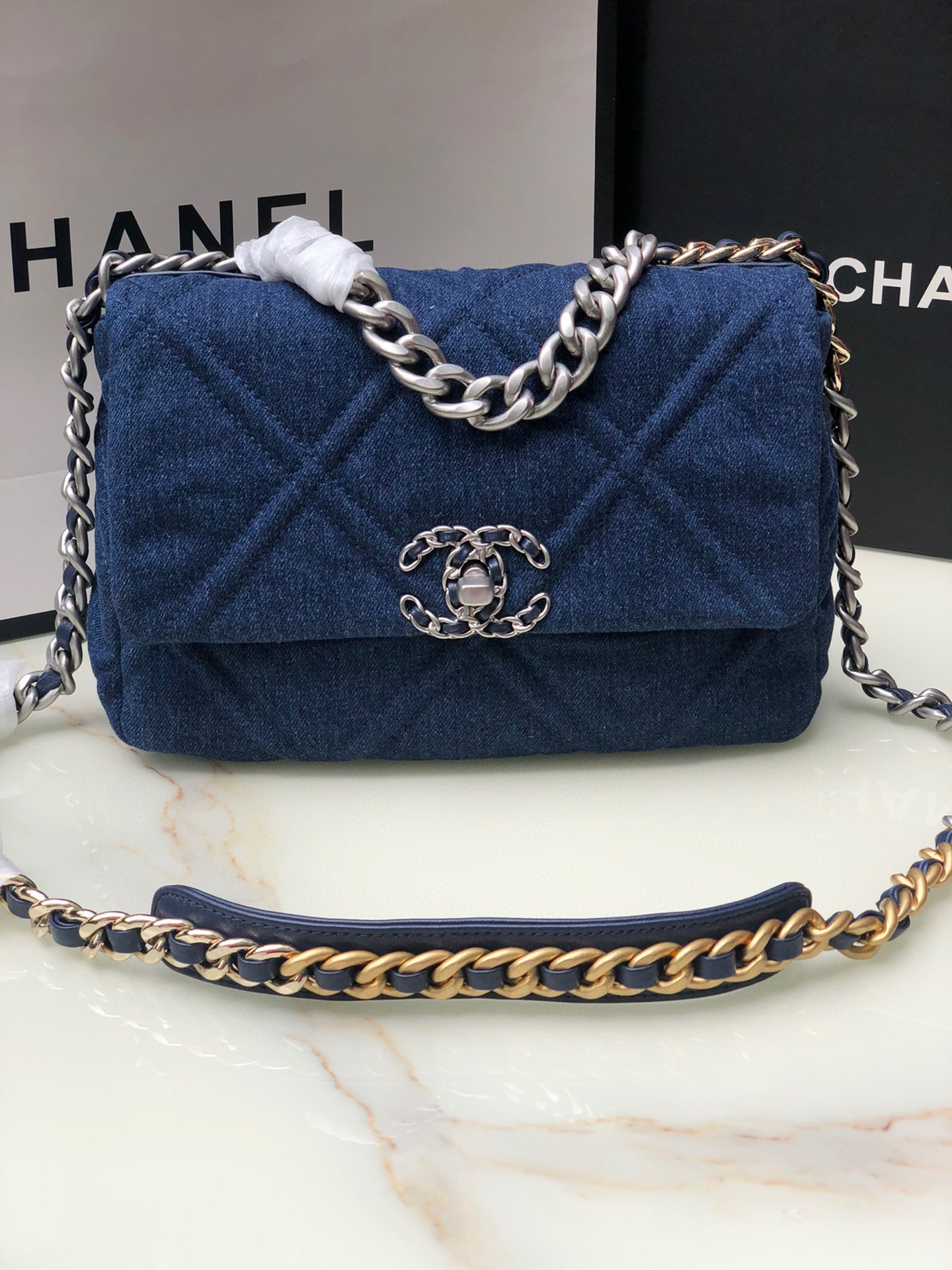 CHANEL 19 HANDBAG, Gold-Tone, Silver-Tone & Ruthenium-Finish Metal Navy 6.2 ¡Á 10.1 ¡Á 3.5 in - Image 2