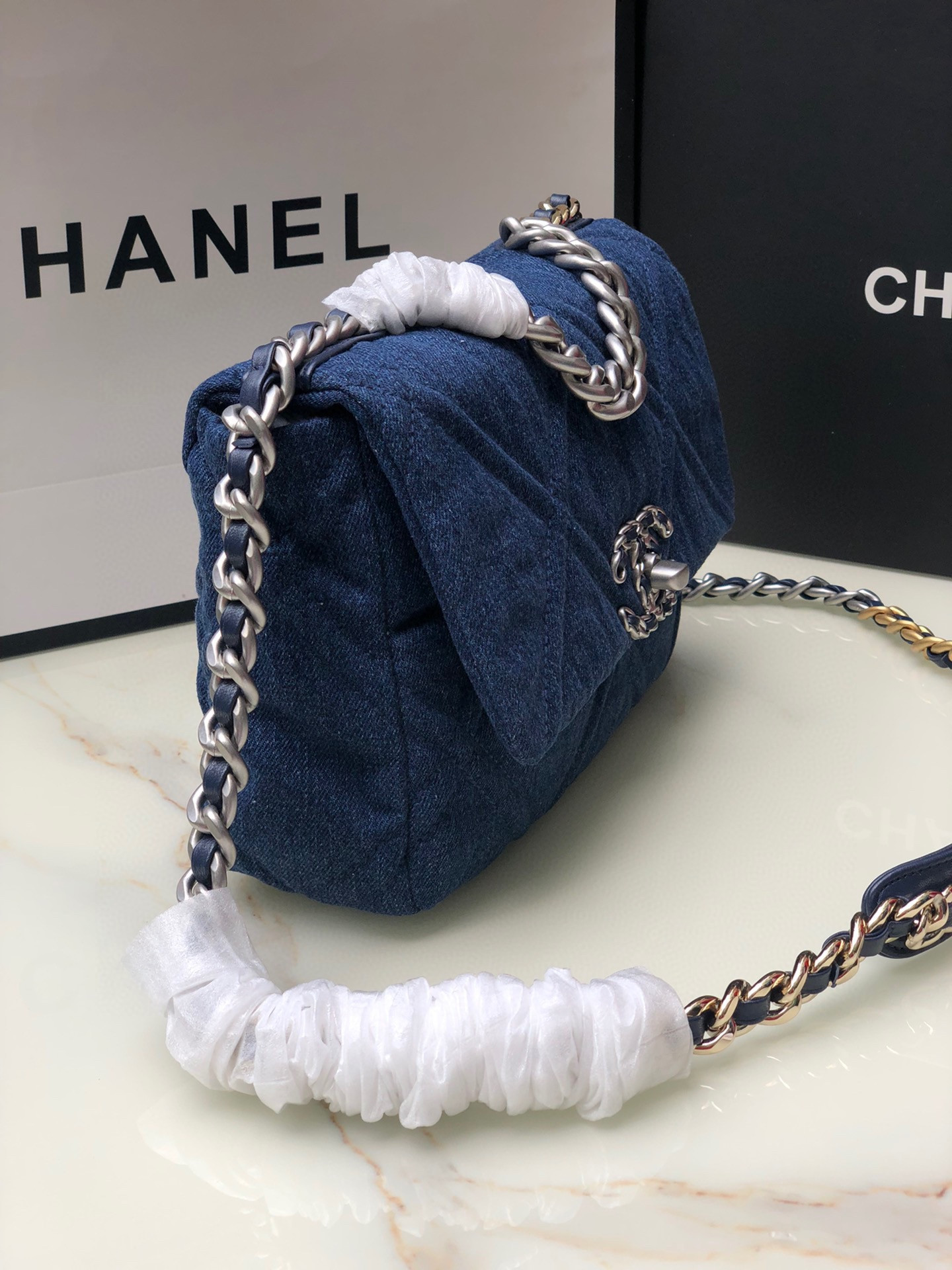 CHANEL 19 HANDBAG, Gold-Tone, Silver-Tone & Ruthenium-Finish Metal Navy 6.2 ¡Á 10.1 ¡Á 3.5 in - Image 3