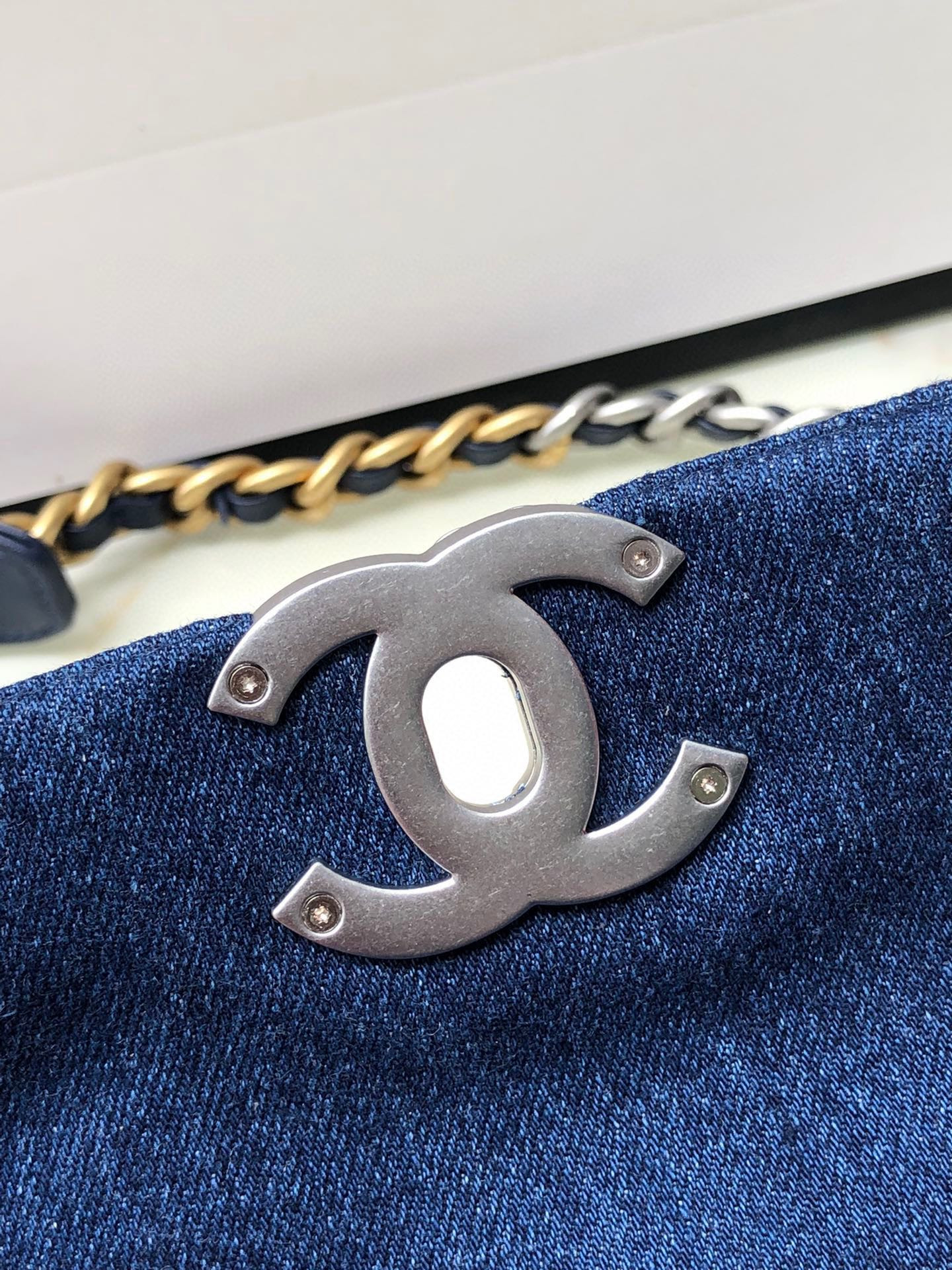 CHANEL 19 HANDBAG, Gold-Tone, Silver-Tone & Ruthenium-Finish Metal Navy 6.2 ¡Á 10.1 ¡Á 3.5 in - Image 7