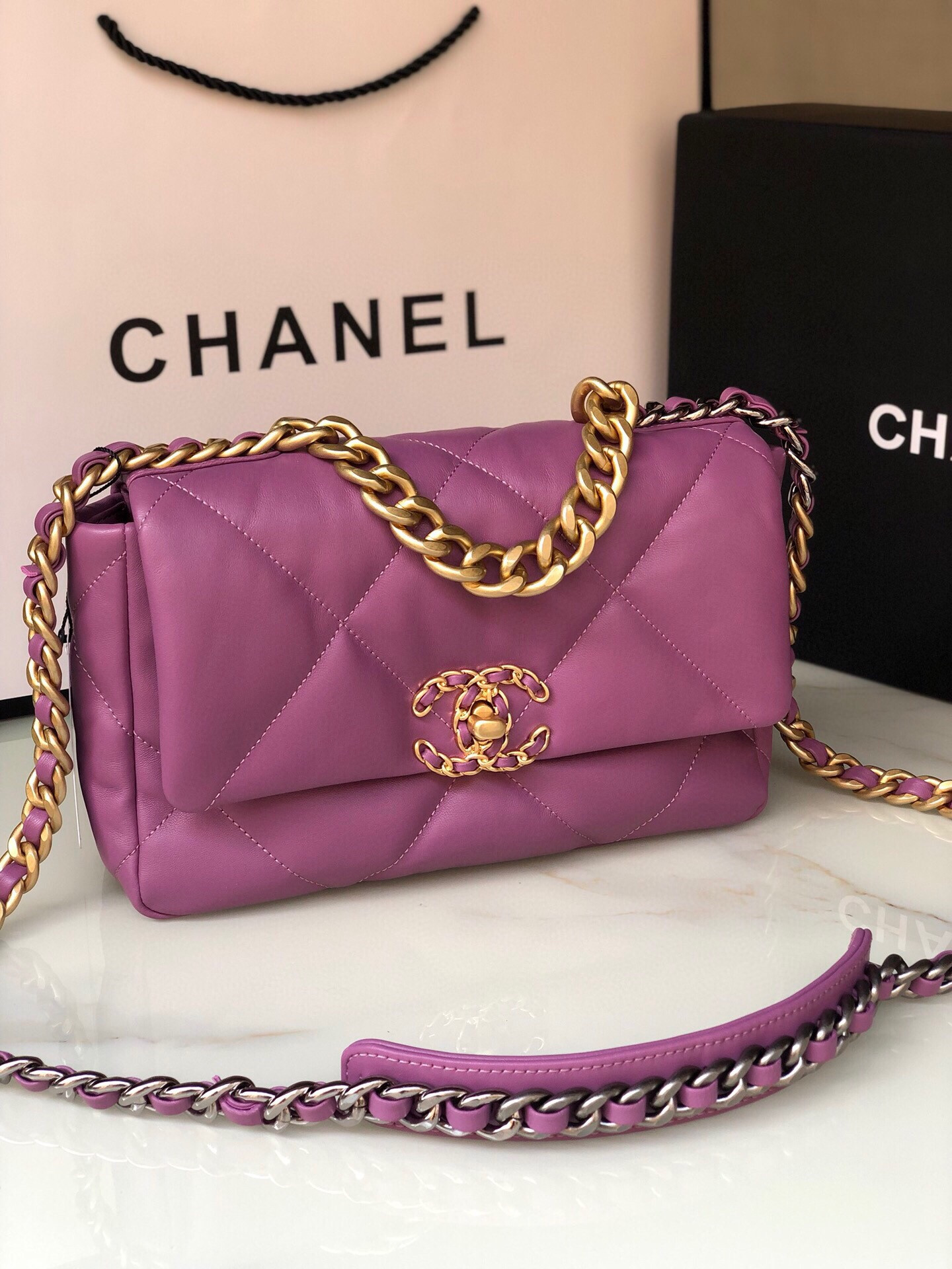 CHANEL 19 HANDBAG Shiny Leather, Gold-Tone, Silver-Tone & Ruthenium-Finish Metal Purple 6.2 ¡Á 10.1 ¡Á 3.5 in - Image 5