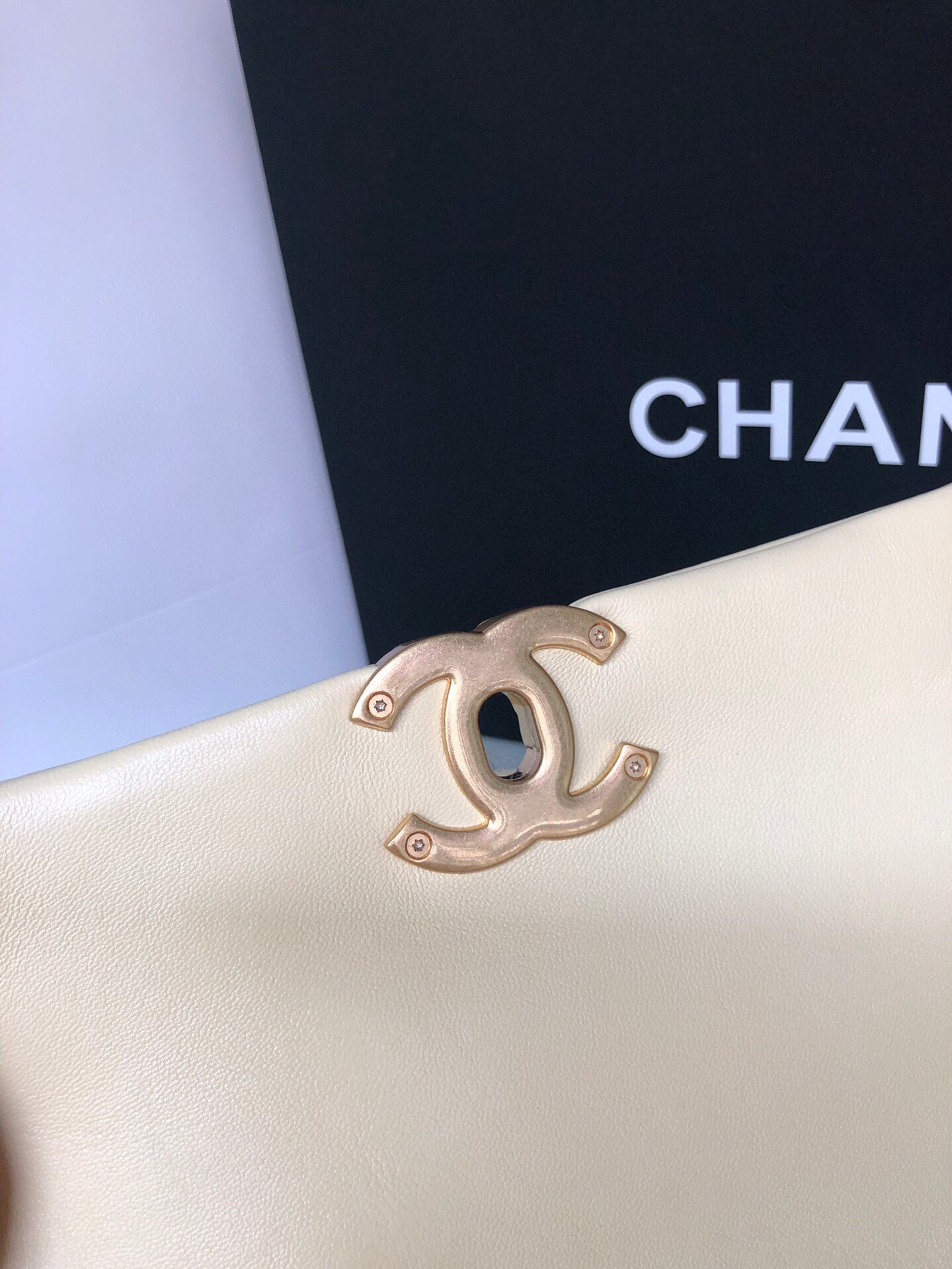 CHANEL 19 HANDBAG Shiny Leather, Gold-Tone, Silver-Tone & Ruthenium-Finish Metal Dark Yellow 6.2 ¡Á 10.1 ¡Á 3.5 in - Image 7