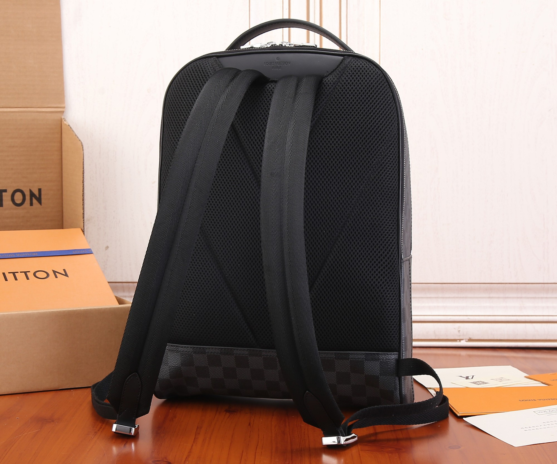 Louis Vuitton N40499 Avenue Backpack 40 x 31 x 15 cm - Image 4