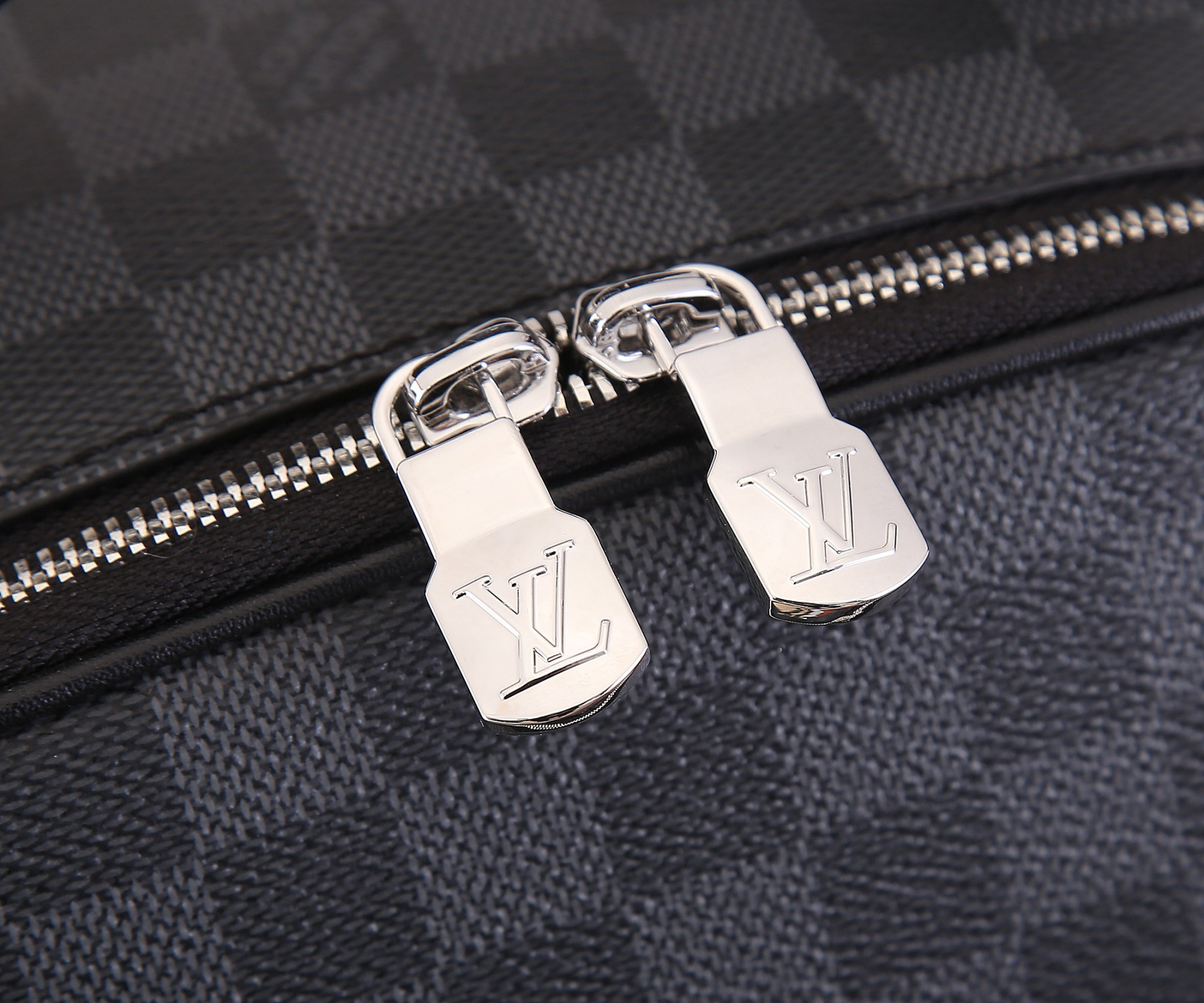 Louis Vuitton N40499 Avenue Backpack 40 x 31 x 15 cm - Image 11