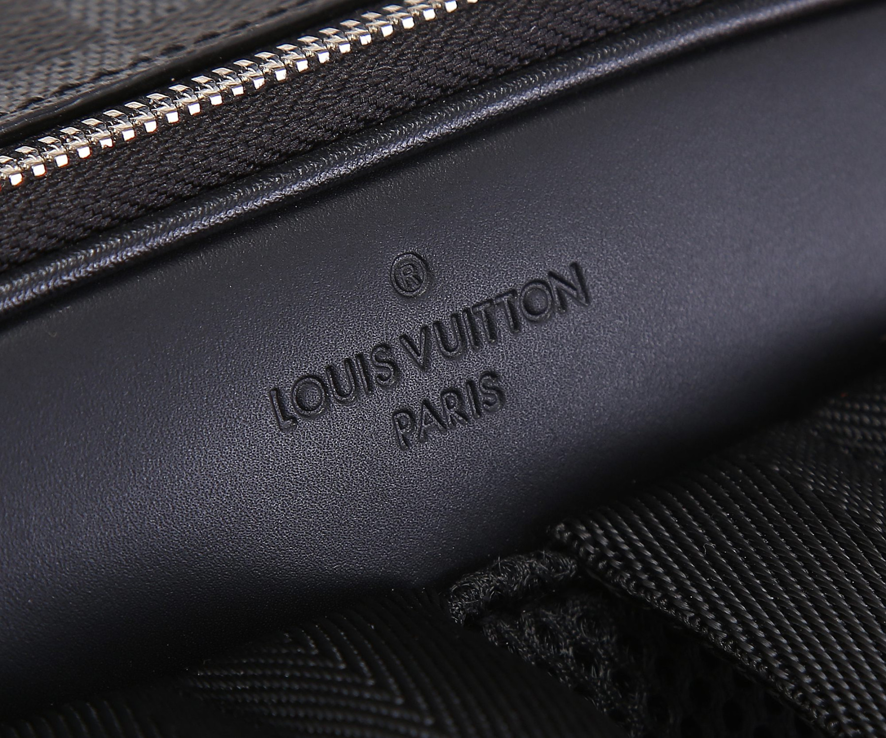 Louis Vuitton N40499 Avenue Backpack 40 x 31 x 15 cm - Image 14
