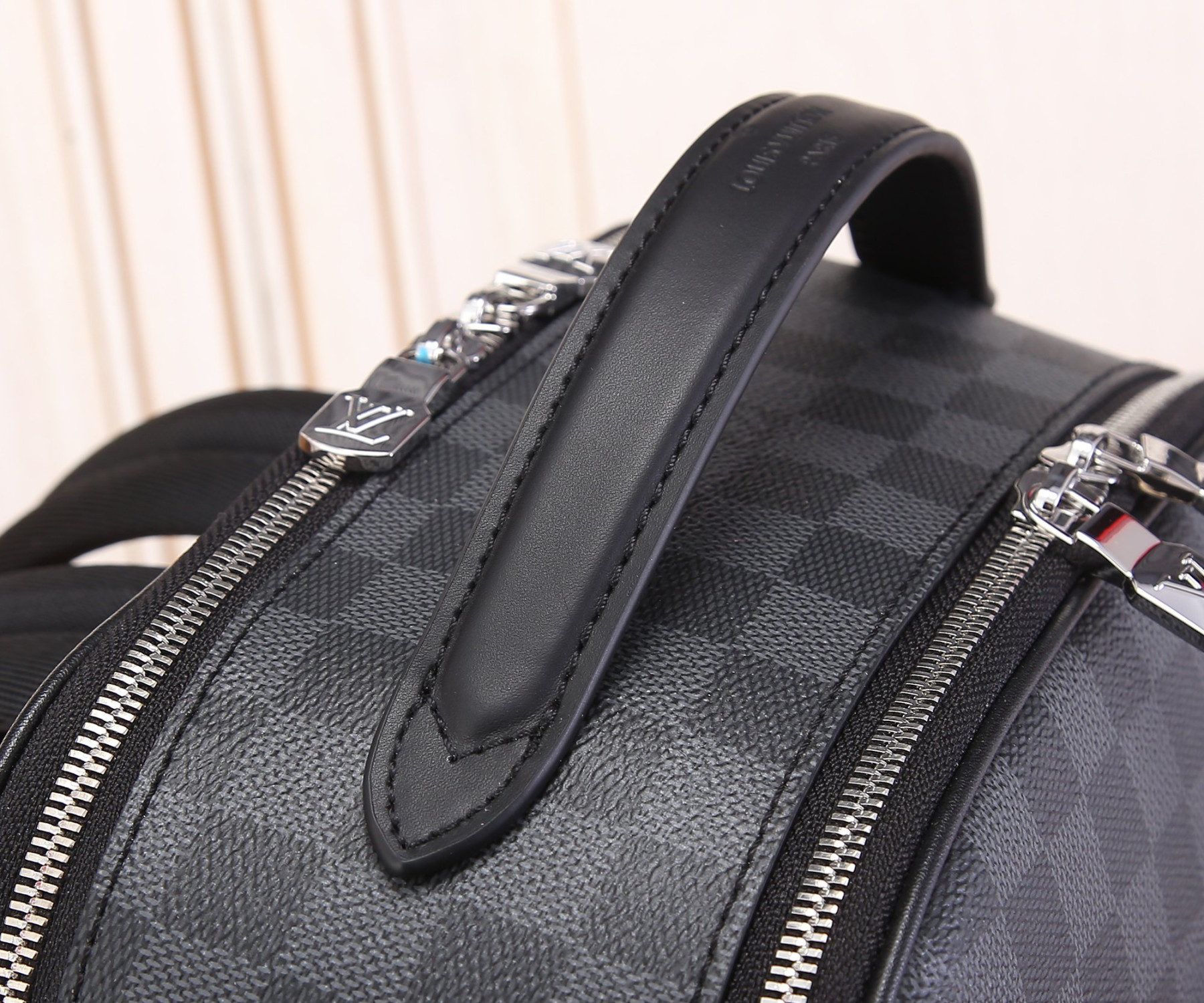 Louis Vuitton N40499 Avenue Backpack 40 x 31 x 15 cm - Image 15