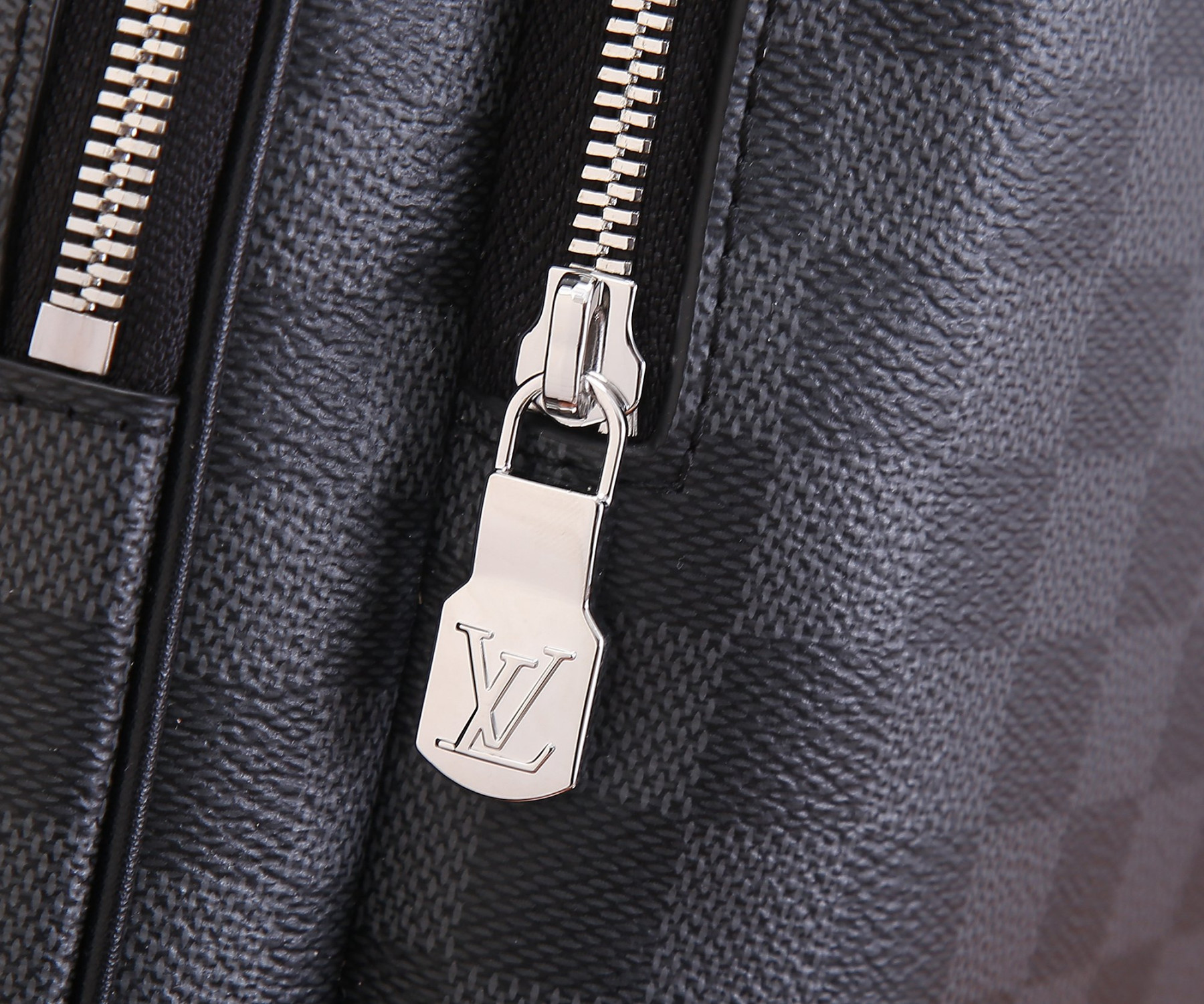 Louis Vuitton N40499 Avenue Backpack 40 x 31 x 15 cm - Image 16