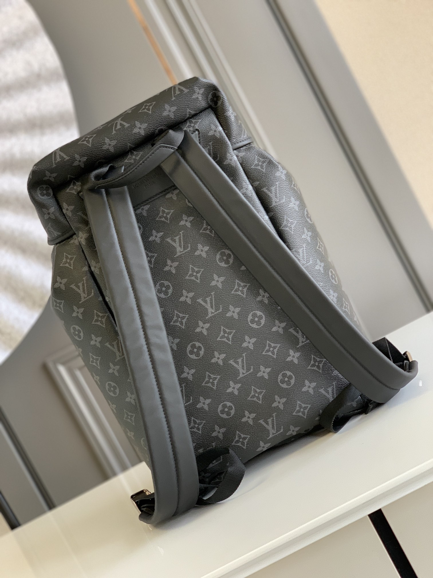 LV M43422 22 x 44 x 15 CM - Image 3