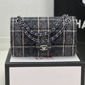 CHANEL CLASSIC 11.12 HANDBAG Tweed & Silver-Tone Metal  6 ¡Á 9.9 ¡Á 2.5 in