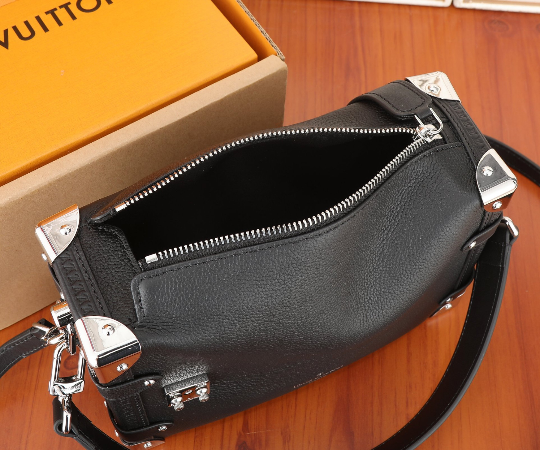 LV Side Trunk MM M25160 8.3 x 5.5 x 2.4 inches - Image 9