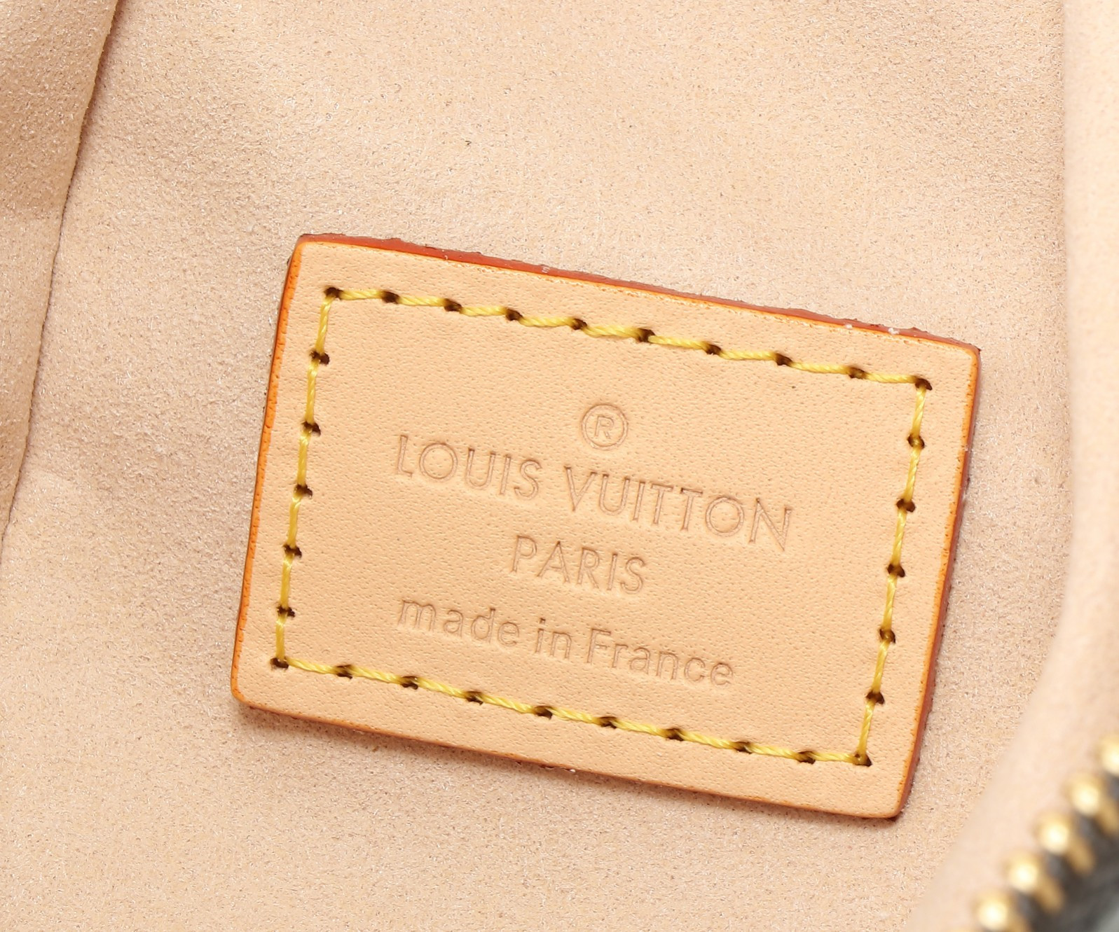 LV Side Trunk M12428 21x14x6CM - Image 16