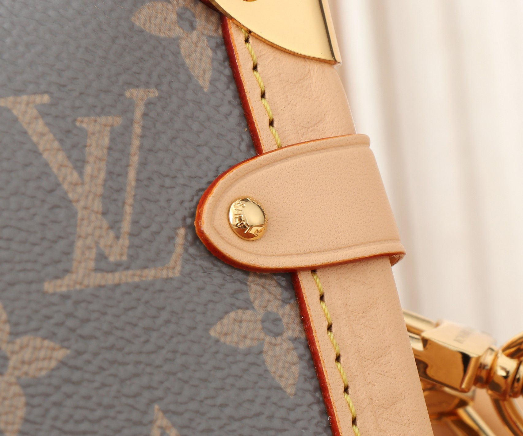 LV Side Trunk M12428 21x14x6CM - Image 8