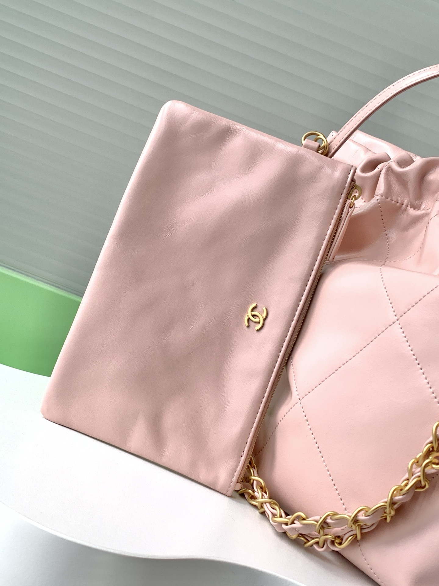 CHANEL 22 SMALL HANDBAG AS3260 35x37x7cm - Image 8