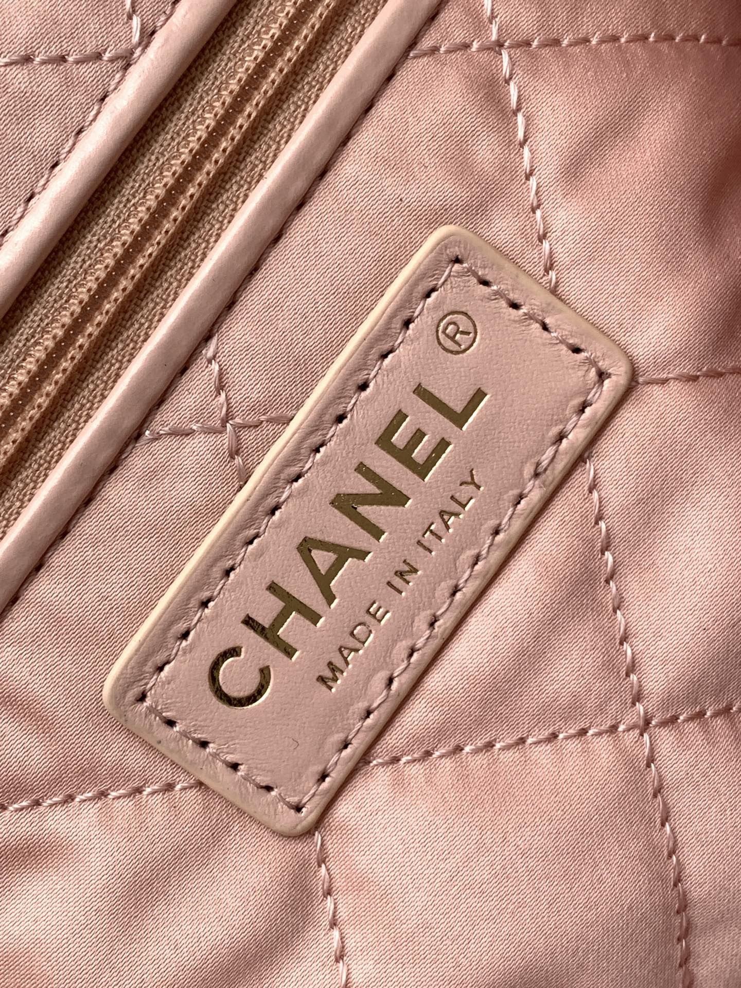 CHANEL 22 SMALL HANDBAG AS3260 35x37x7cm - Image 6