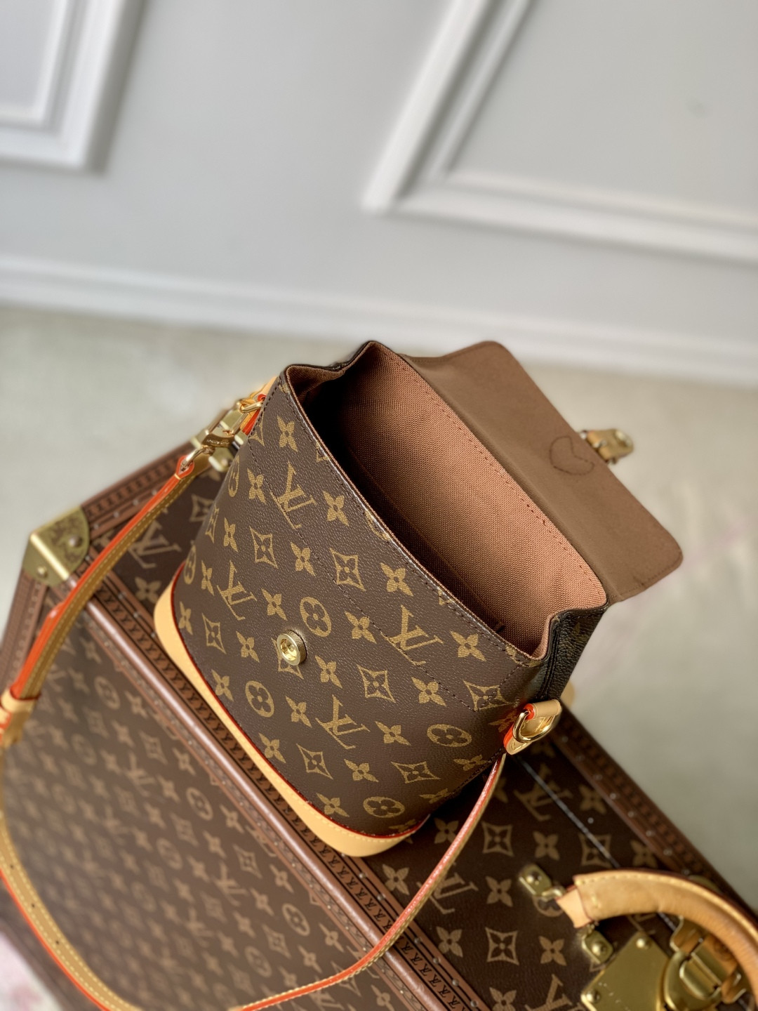 LV Soho Mini Backpacks M14651 17x23x8cm - Image 6