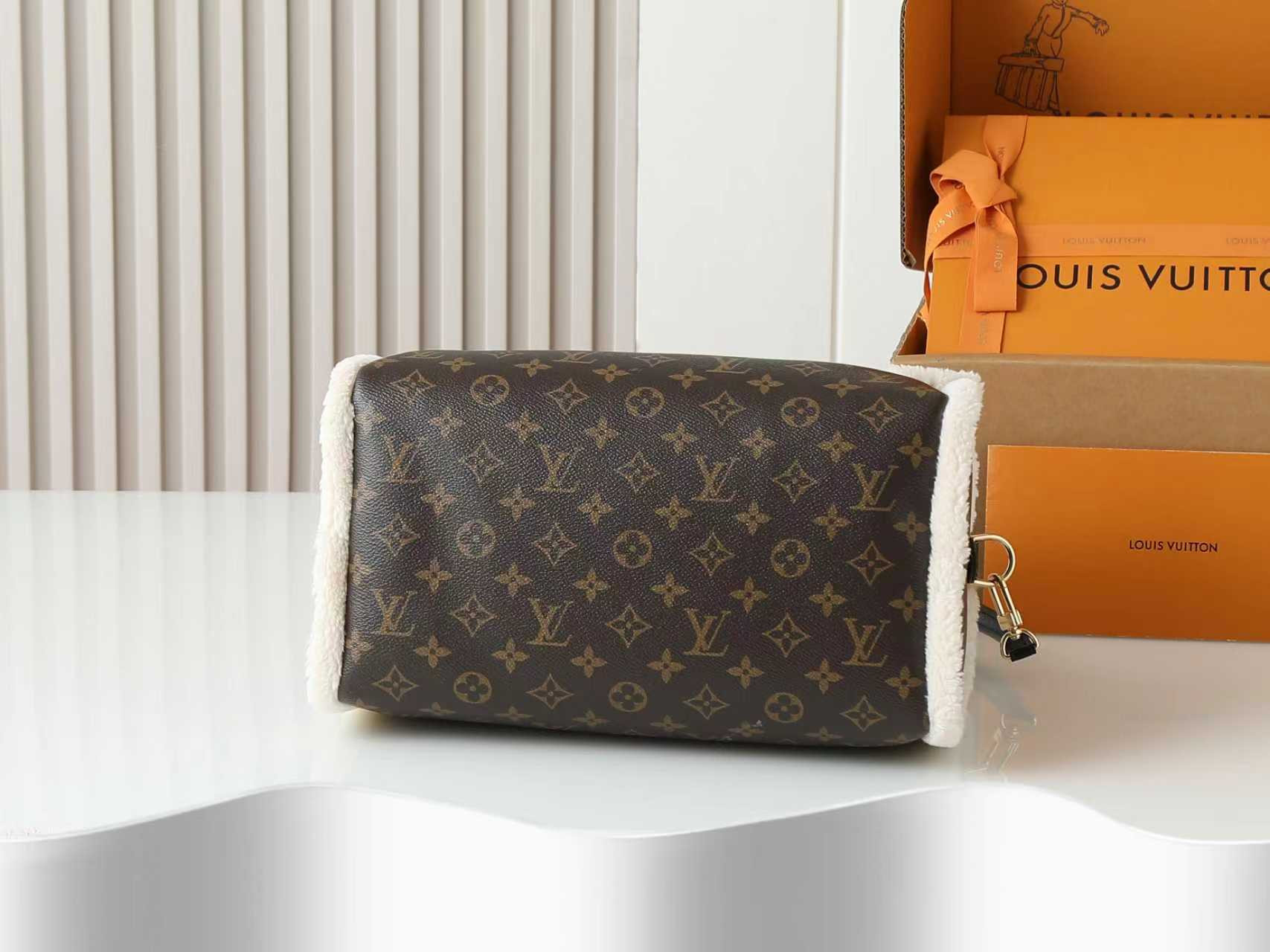 LV Speedy Soft 30 Teddy M26326 30x21x17cm - Image 4