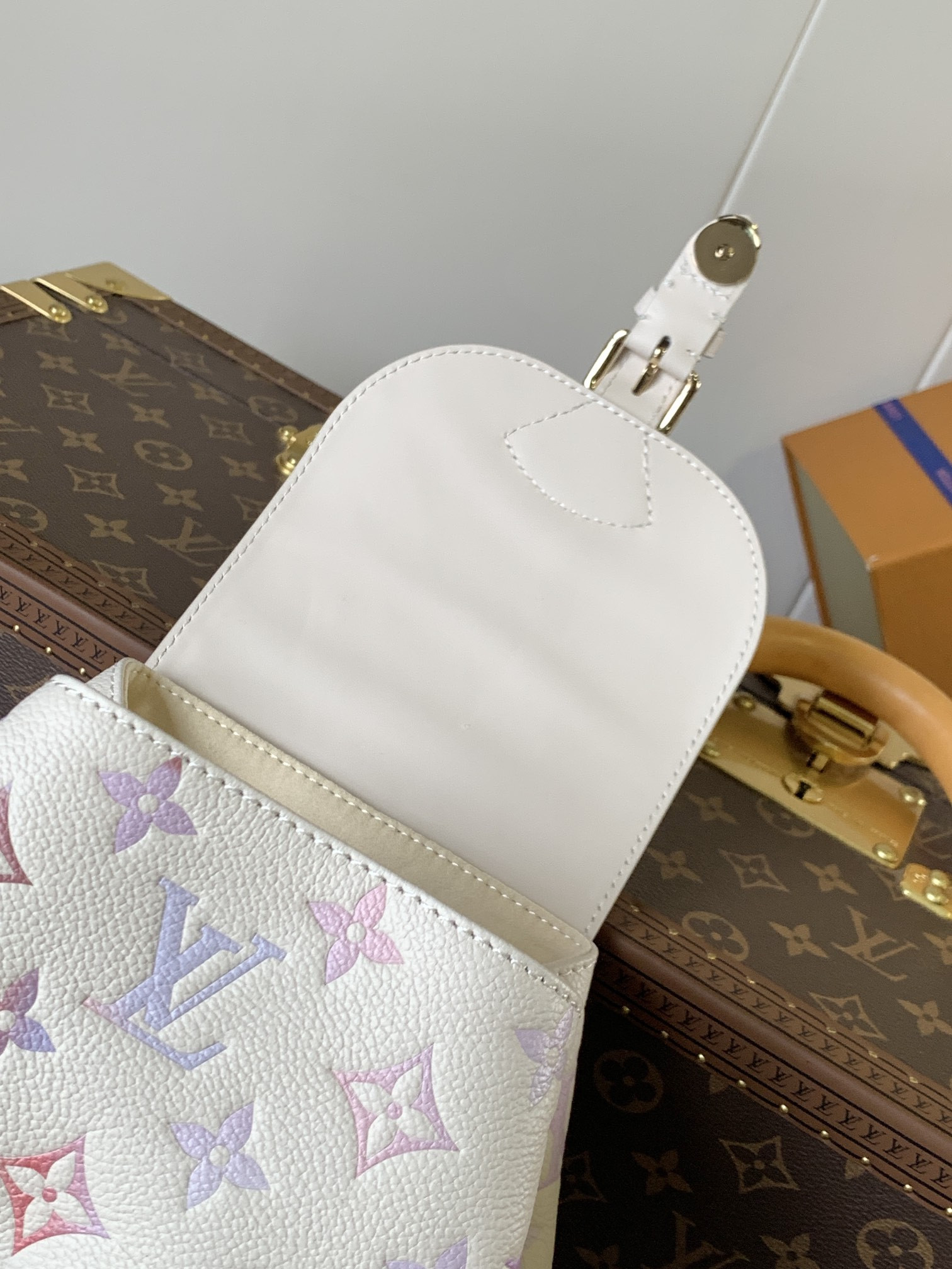 LV BACKUP Backpack M15113 20x22x14cm - Image 8